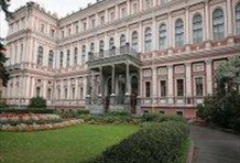 Nikolaevsky Palace and Folklore Show